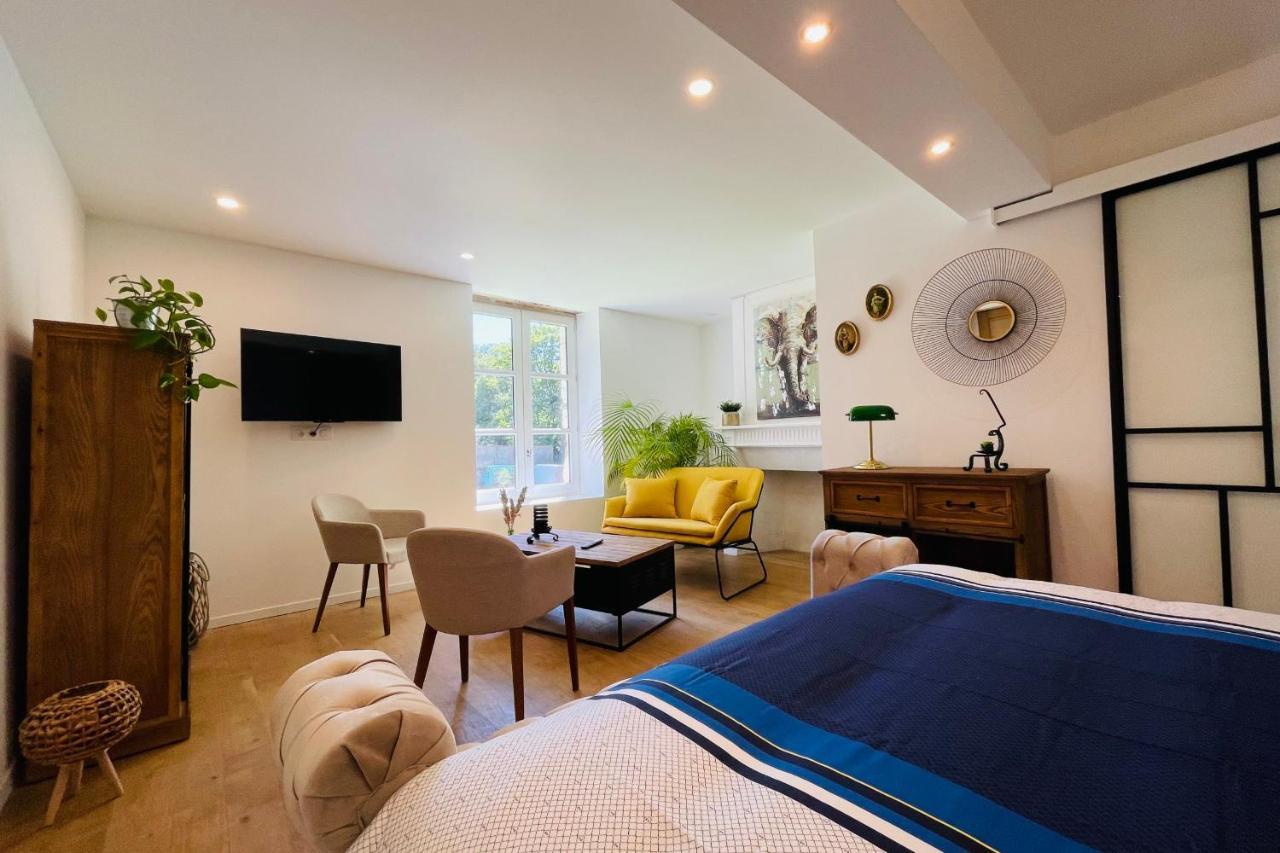 The Balzacienne Room In A Charming Mansion At The Gates Of Tours Saint Avertin Bagian luar foto