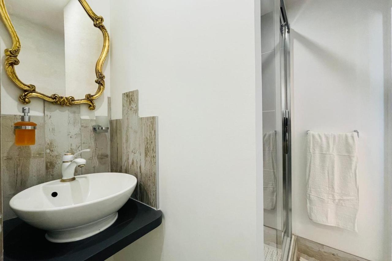 The Balzacienne Room In A Charming Mansion At The Gates Of Tours Saint Avertin Bagian luar foto
